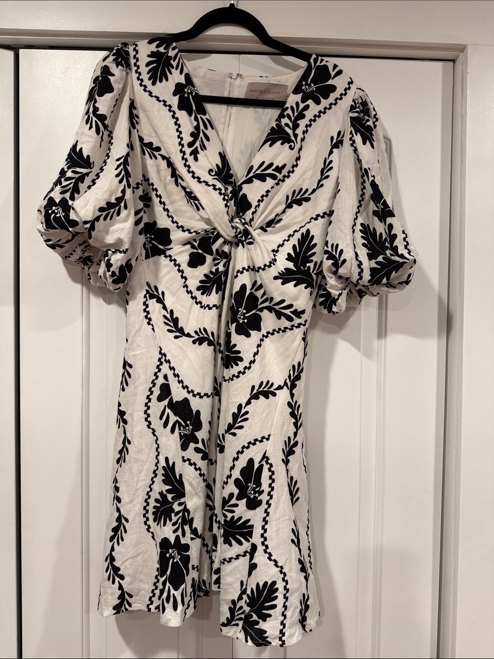 White closet Black & cream Floral Twist-Front Mini Dress linen blend med